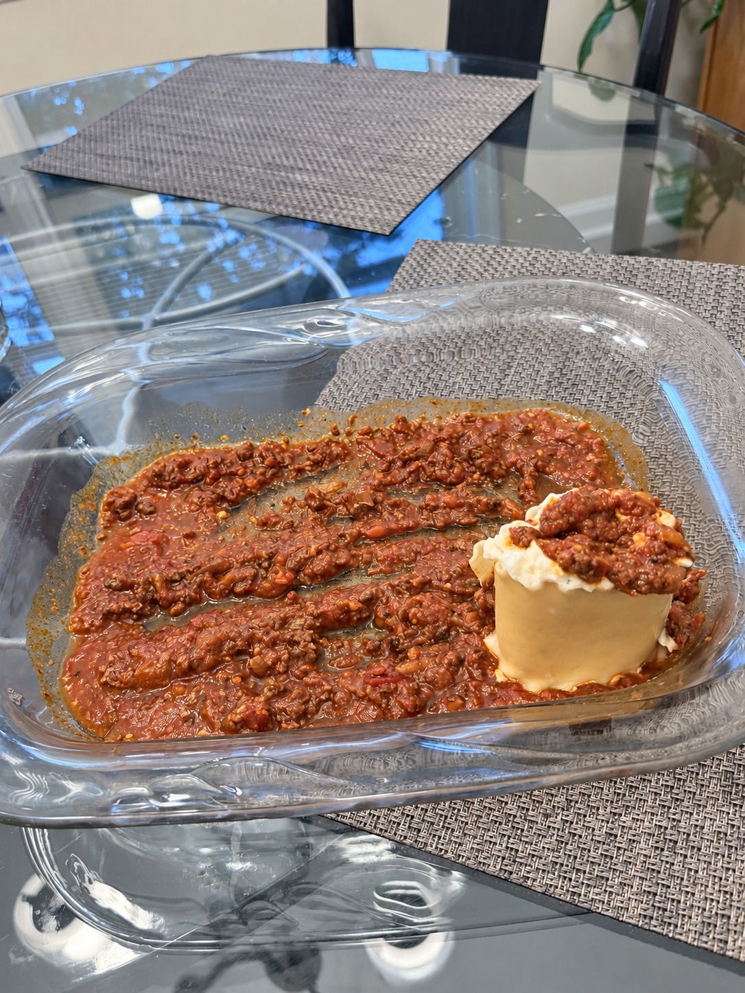 Place the first roll, spiral facing up, on a bed of Bolognese.