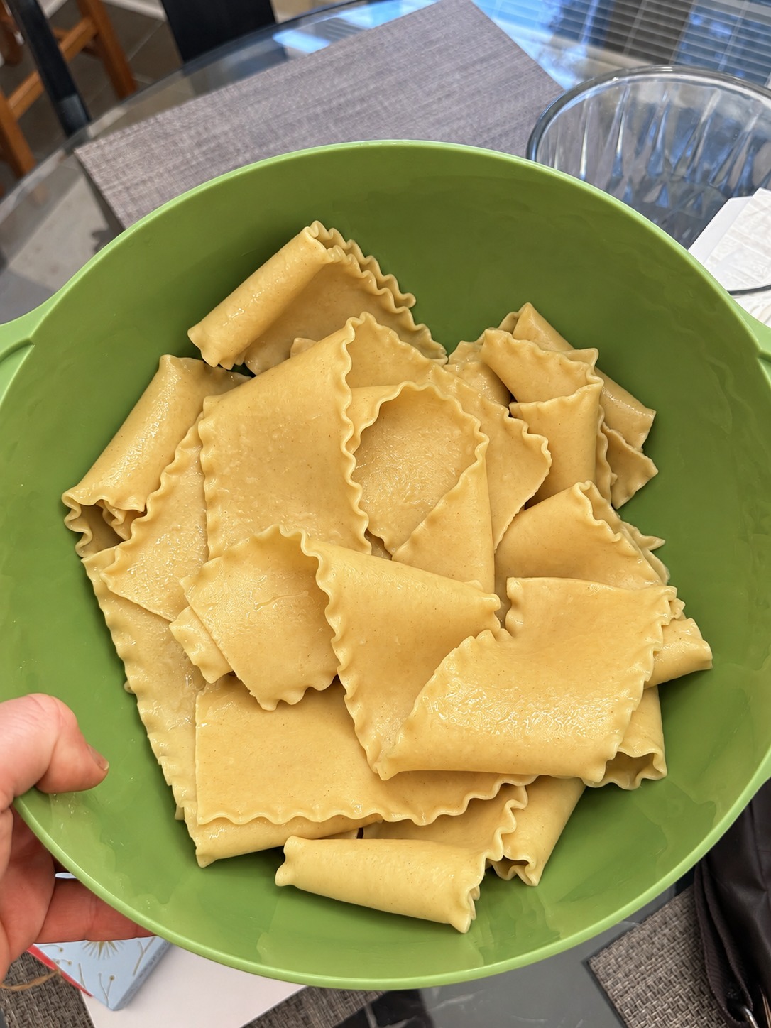 Regular ruffled noodles, cooked until flexible and ready to fill.